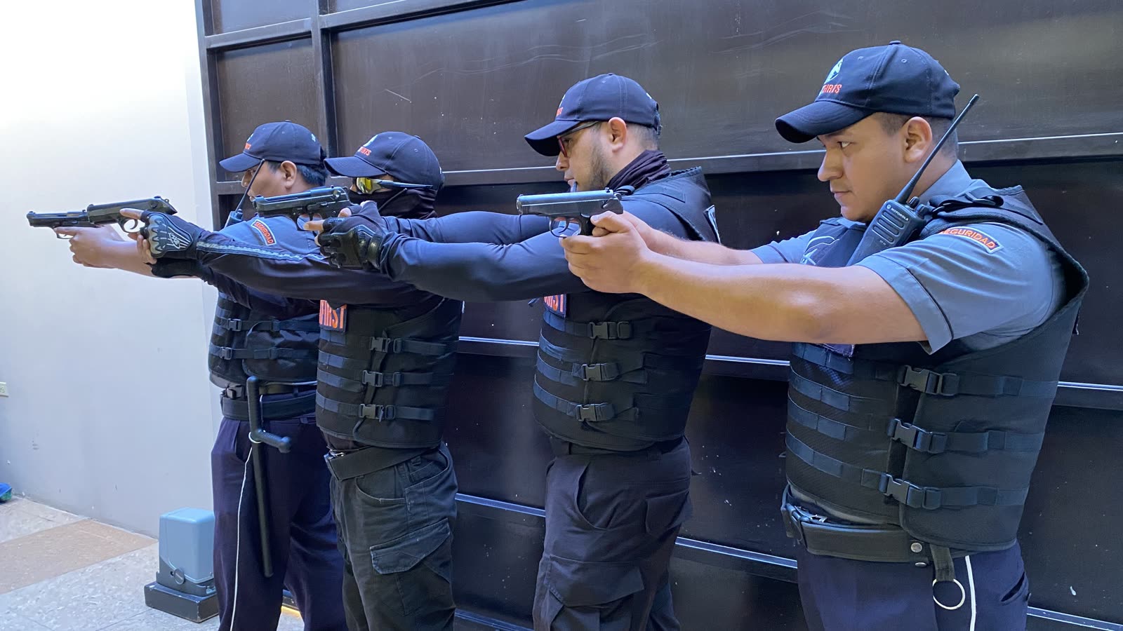 Entrenamiento de tiro del equipo táctico Semaxfirst Cía. Ltda.