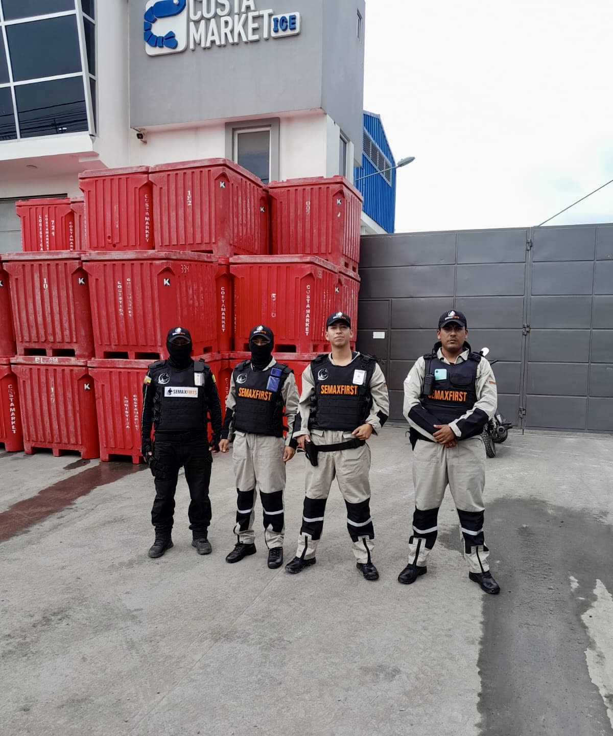 Equipo Semaxfirst Cía. Ltda. en Costa Market - Puerto Bolívar